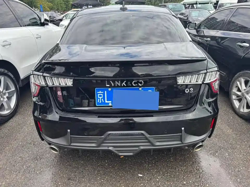 Lynk & Co 03