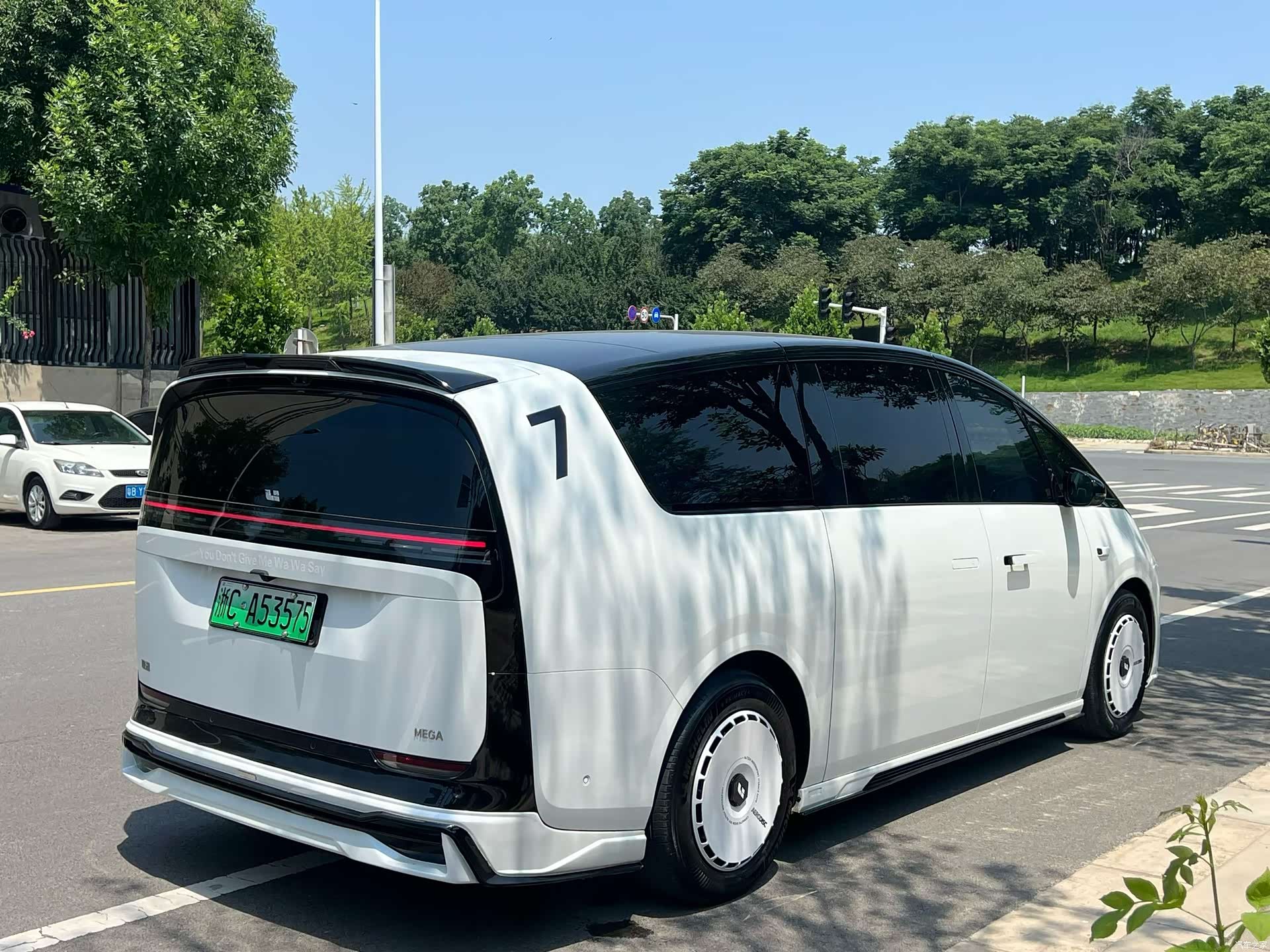 Li Auto MEGA, 2025 9