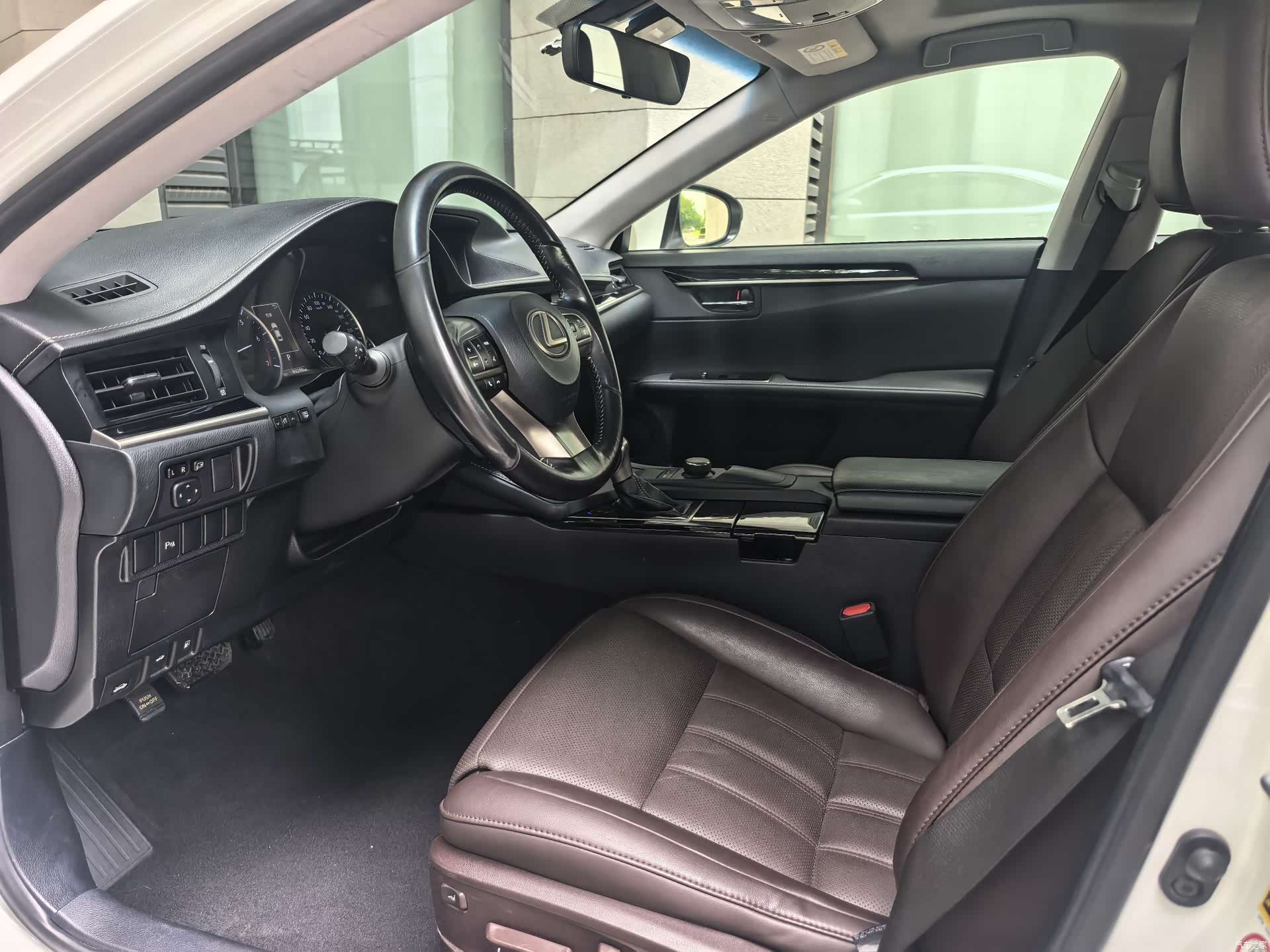 Lexus ES, 2018 14