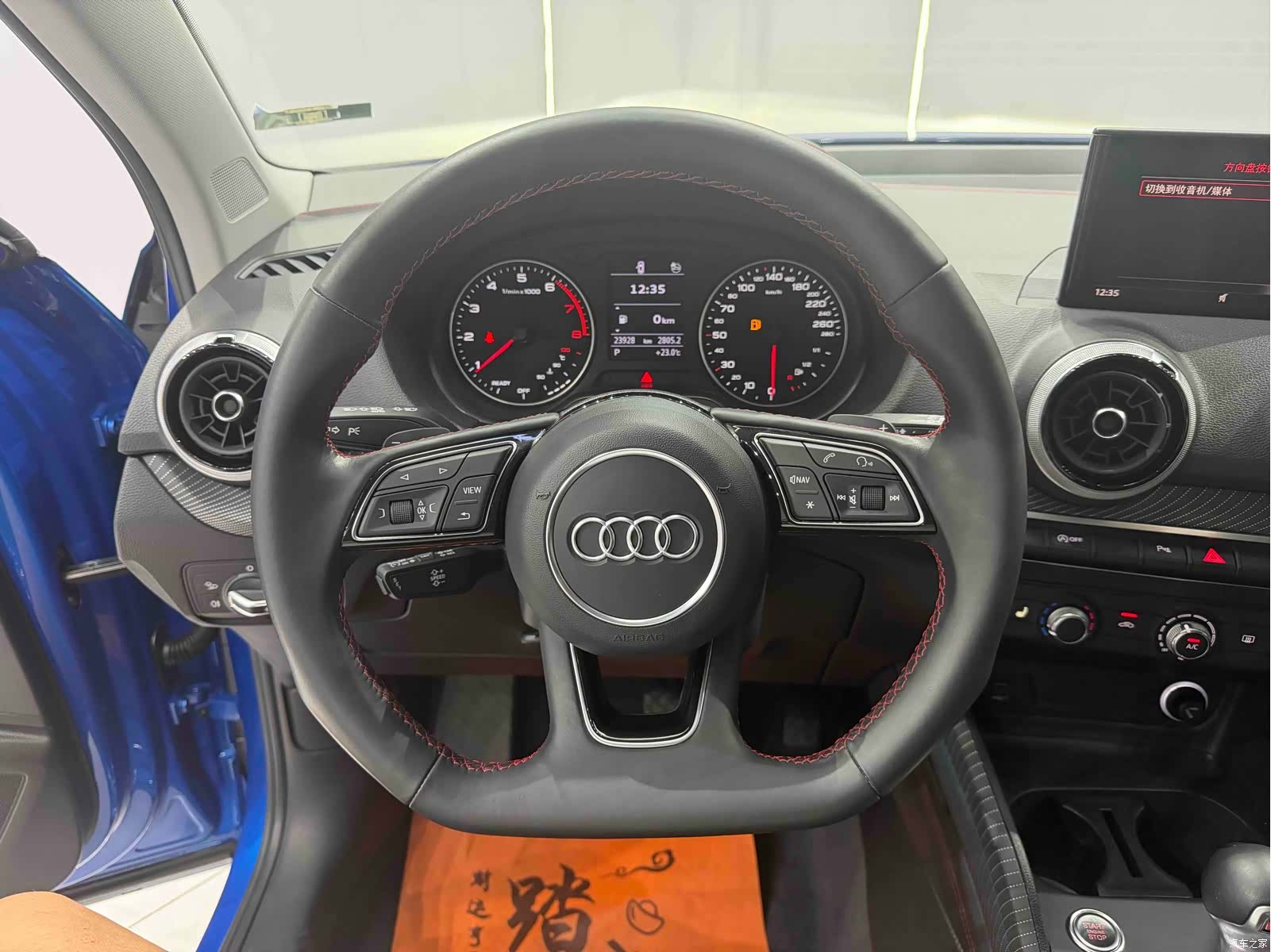 Audi Q2L, 2023 11