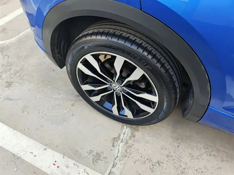 Volkswagen T-ROC exploring Songs