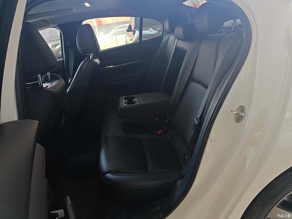 Mazda Mazda3, 2022 13