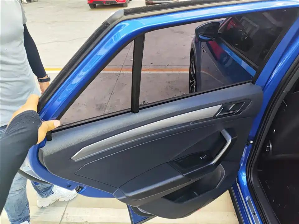 Volkswagen T-ROC exploring Songs