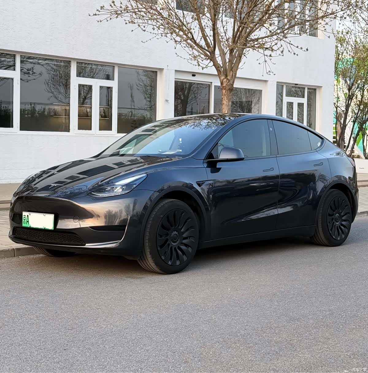 Tesla Model Y, 2024 1