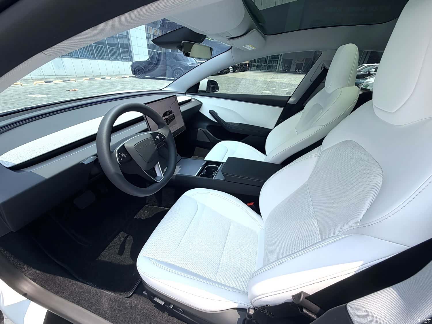 Tesla Model 3, 2025 4