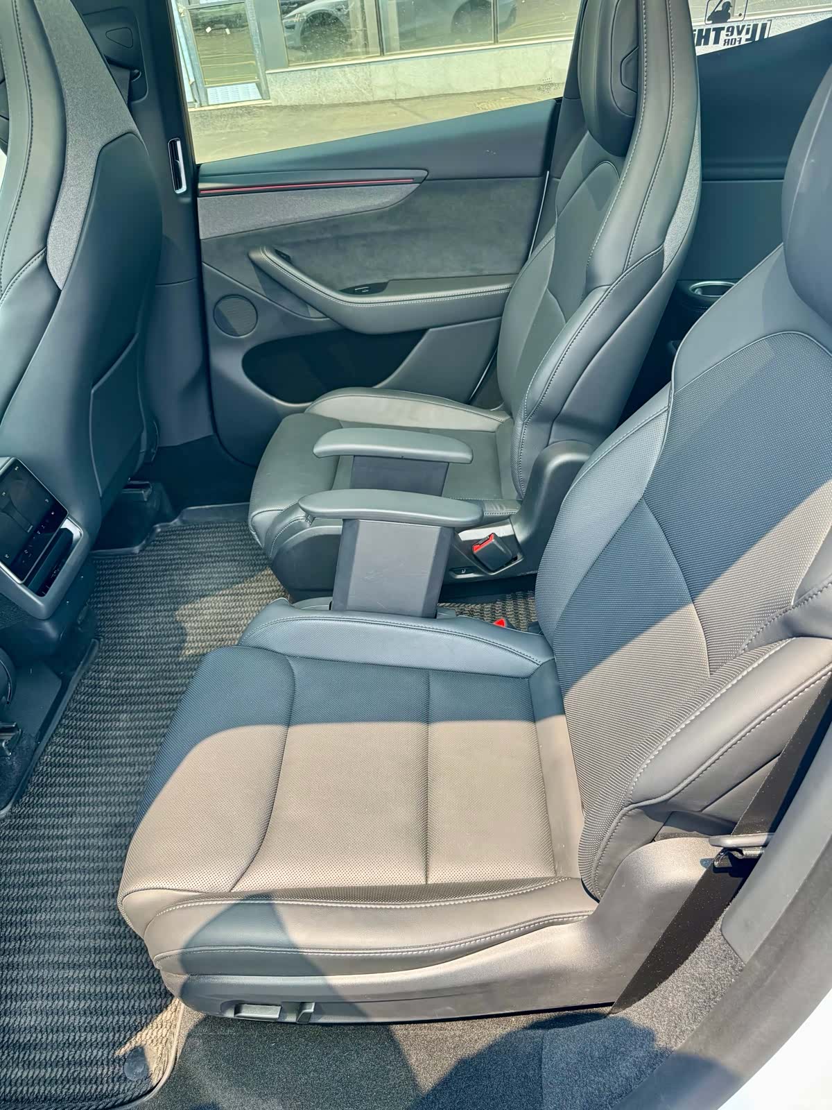 Tesla Model Y, 2025 14