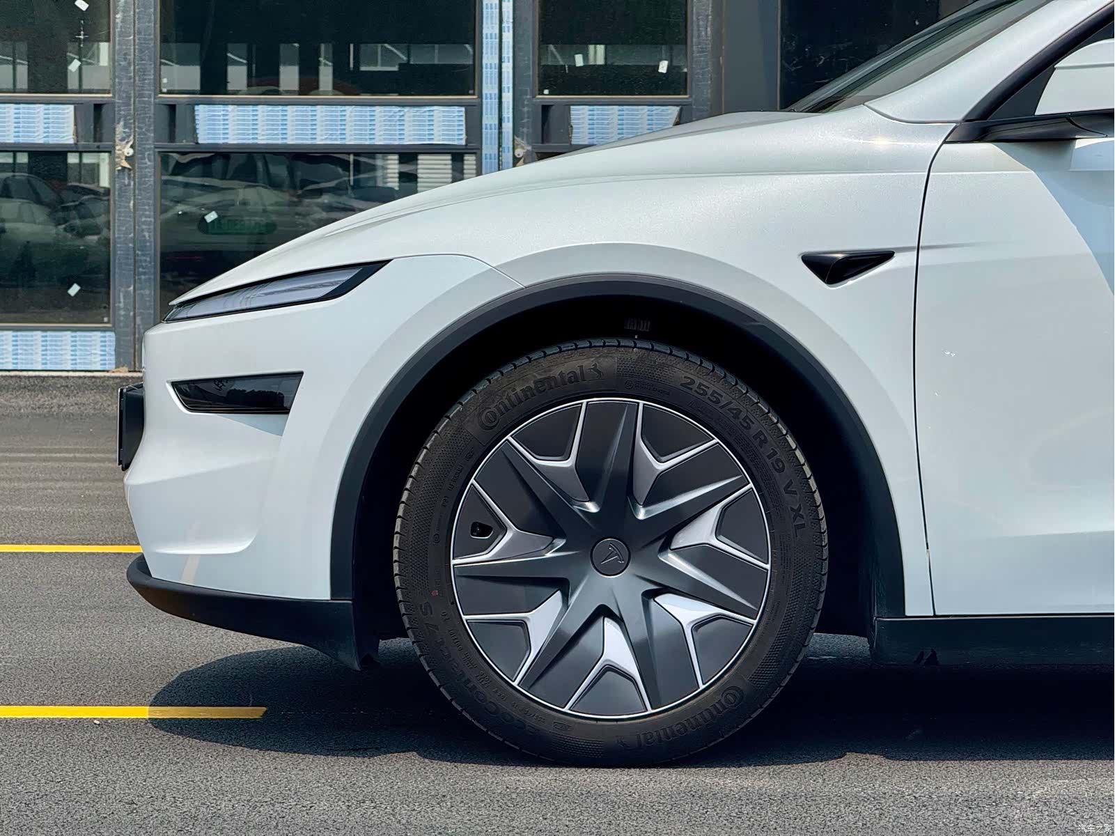 Tesla Model Y, 2025 3