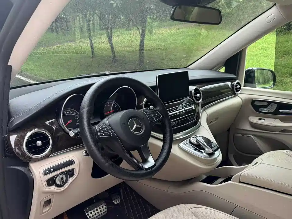 Mercedes-Benz V-class