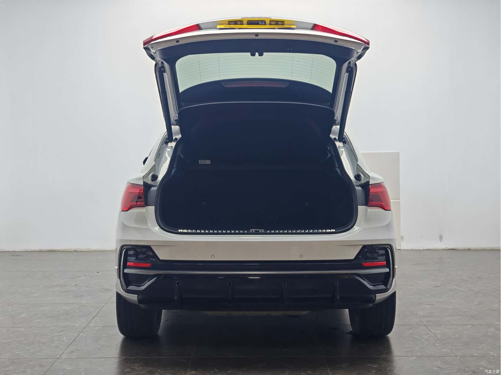 Audi Q3, 2024 13