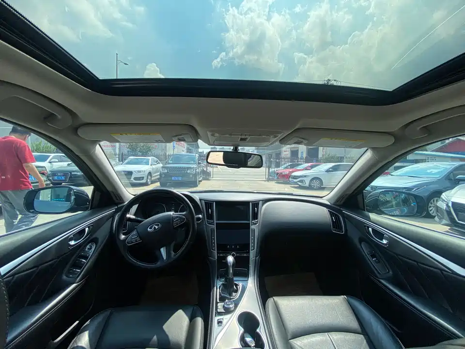 Infiniti Q50L