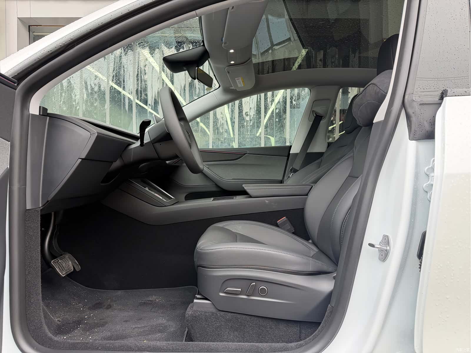 Tesla Model Y, 2025 8