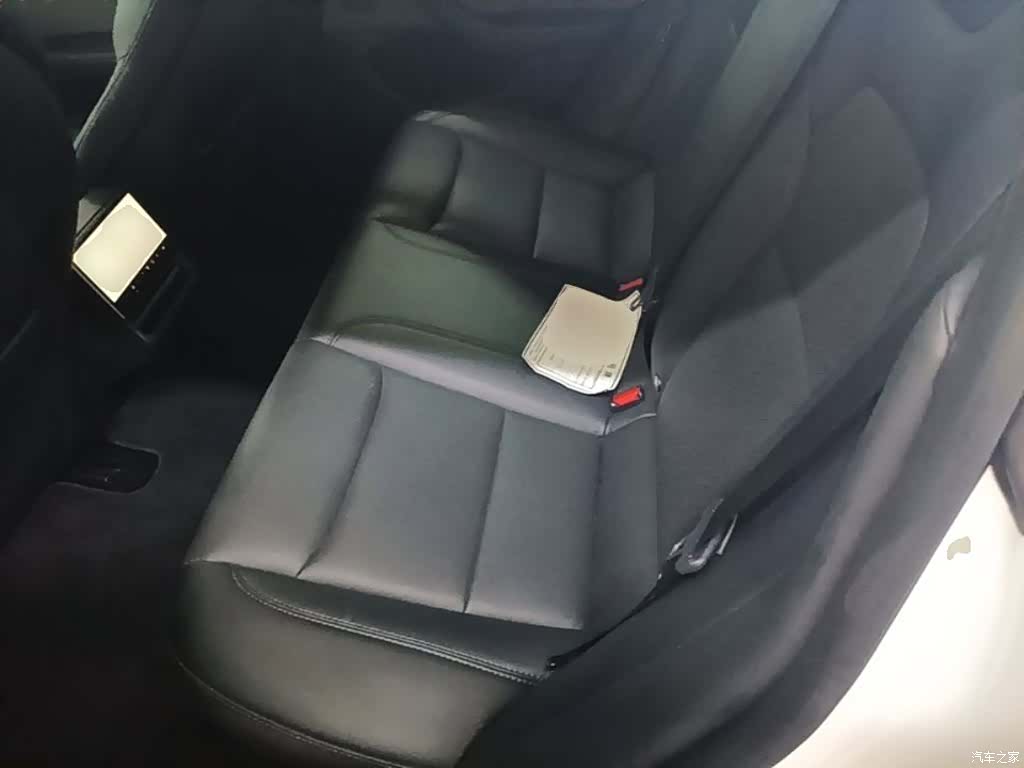 Tesla Model 3, 2024 17