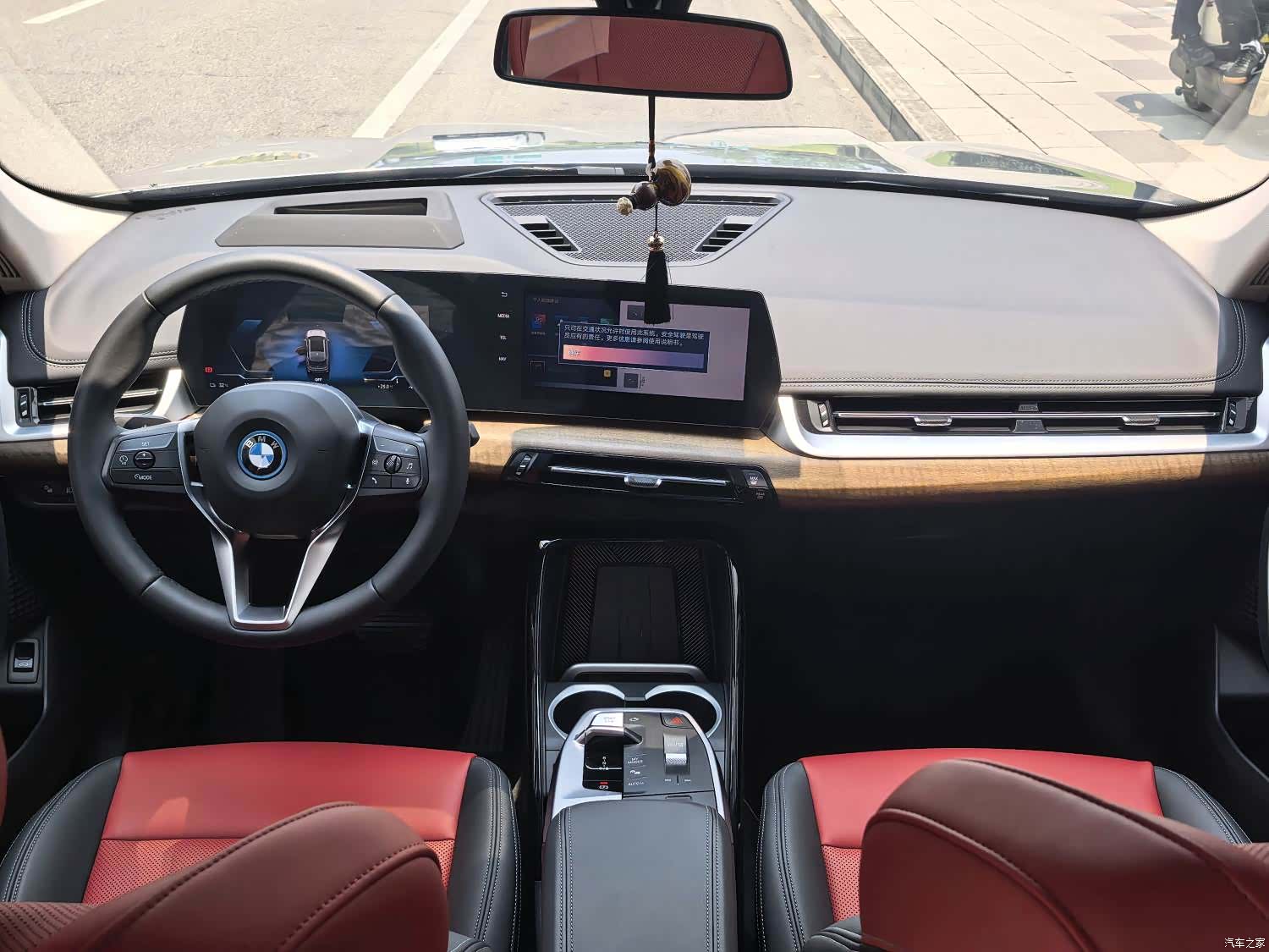 BMW iX1, 2023 4