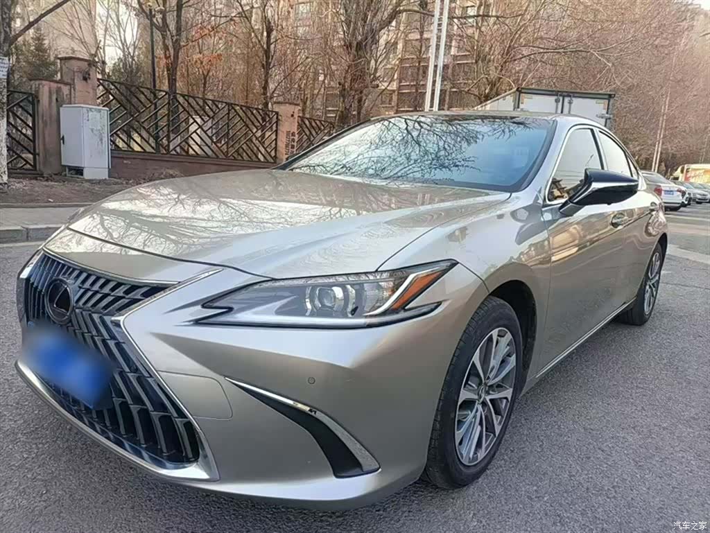 Lexus ES, 2022 1