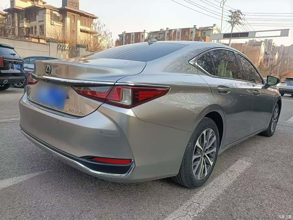 Lexus ES, 2022 8
