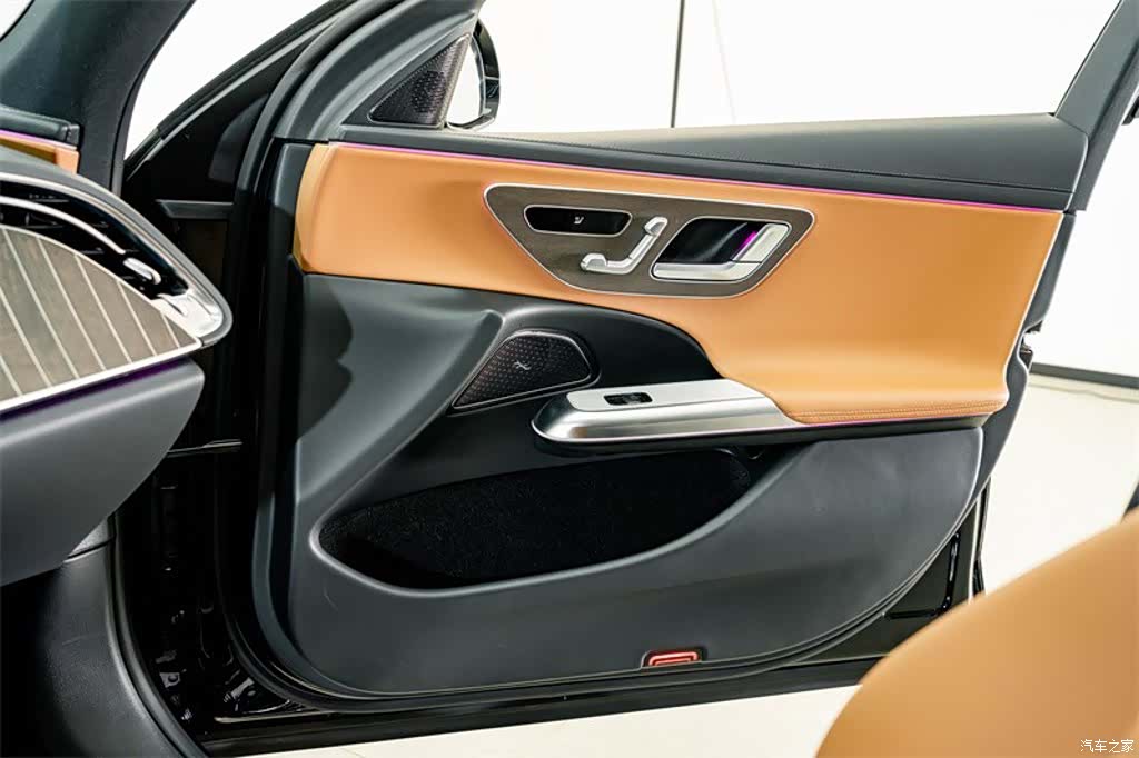 Mercedes-Benz E-Class, 2025 16