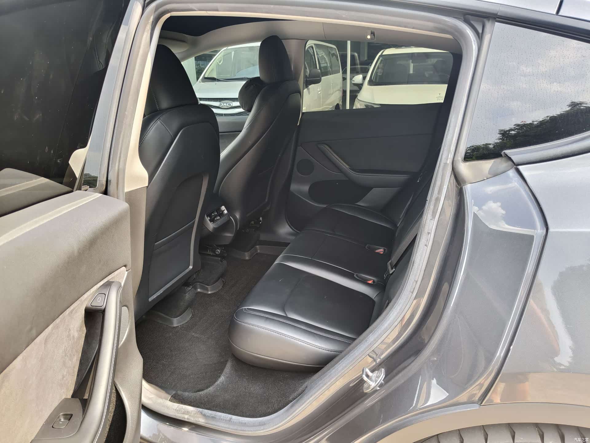 Tesla Model Y, 2023 9