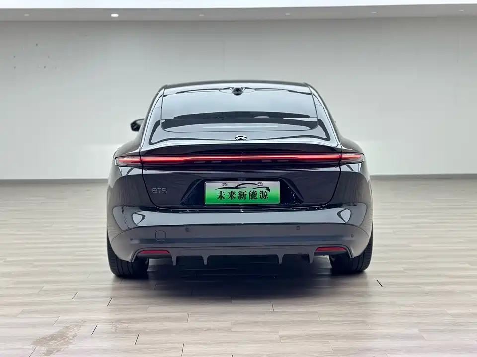 NIO ET5