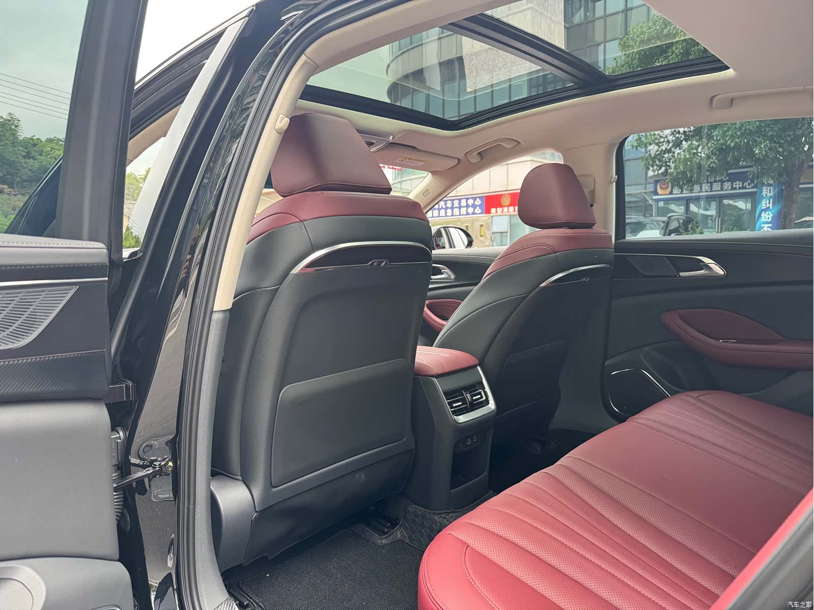 Hongqi H5, 2026 13
