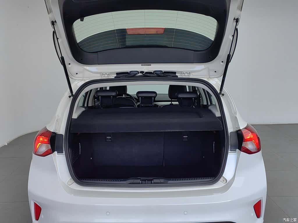 Ford Focus, 2019 16