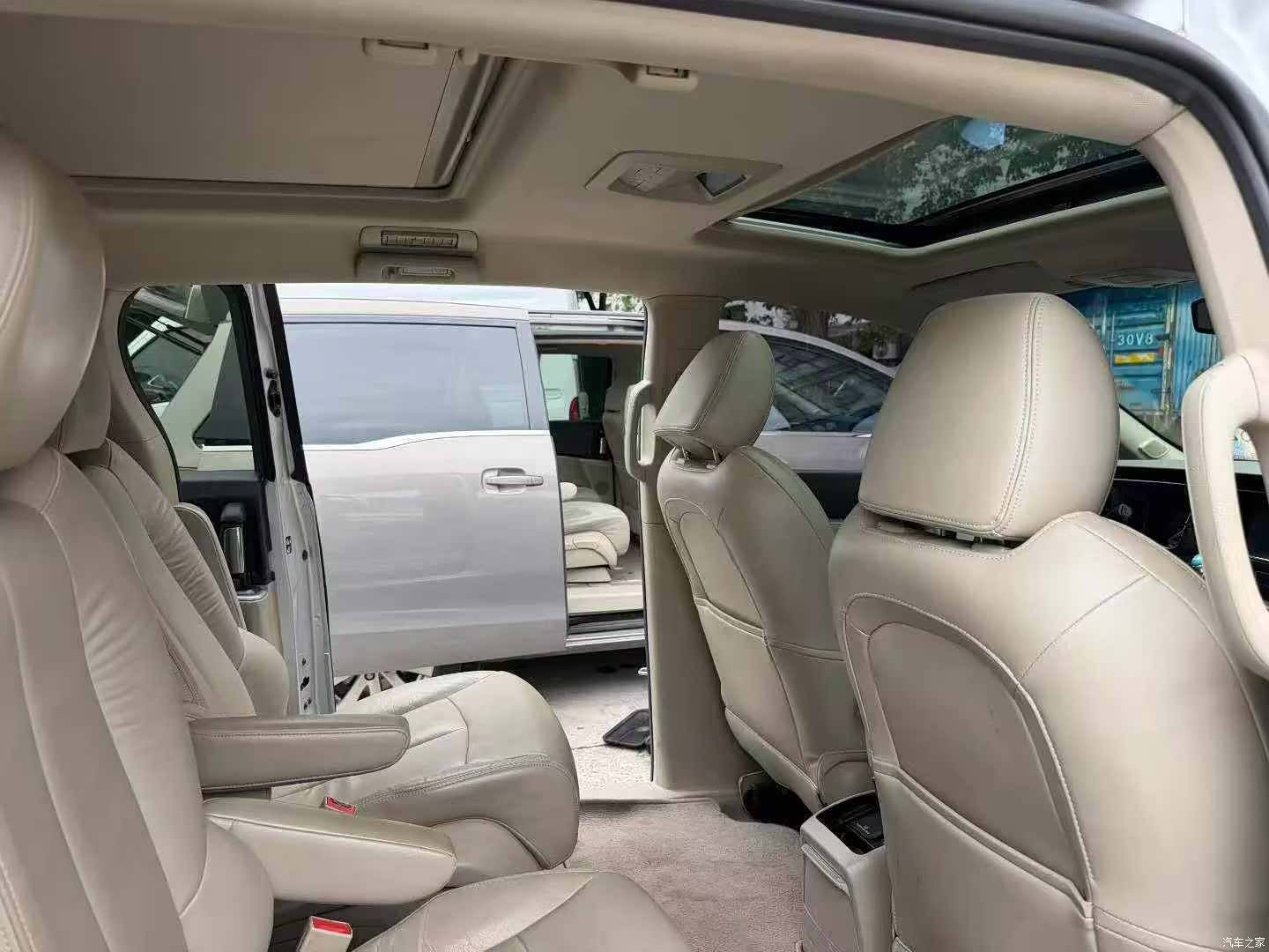 Buick GL8, 2017 6