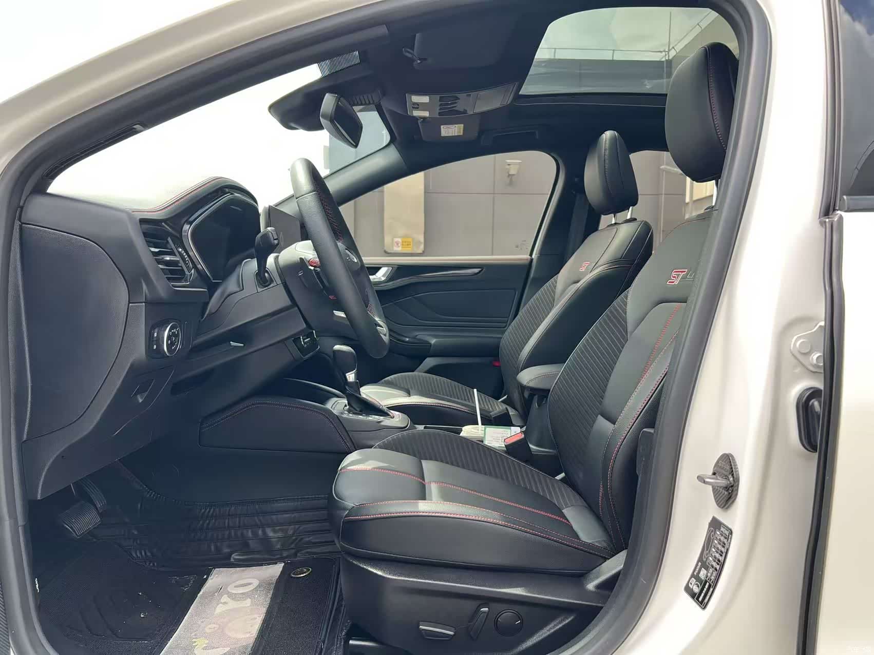 Ford Focus, 2022 15