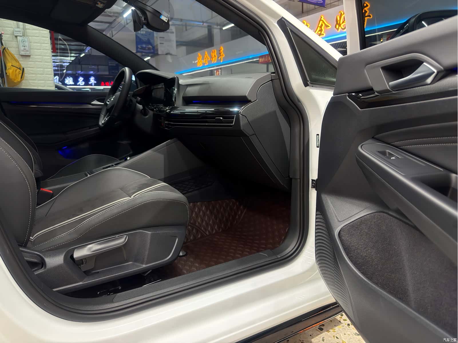 Volkswagen Golf, 2023 19