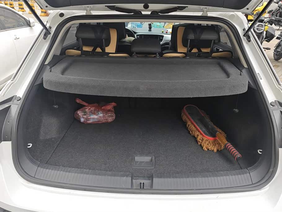 Volkswagen T-ROC exploring Songs