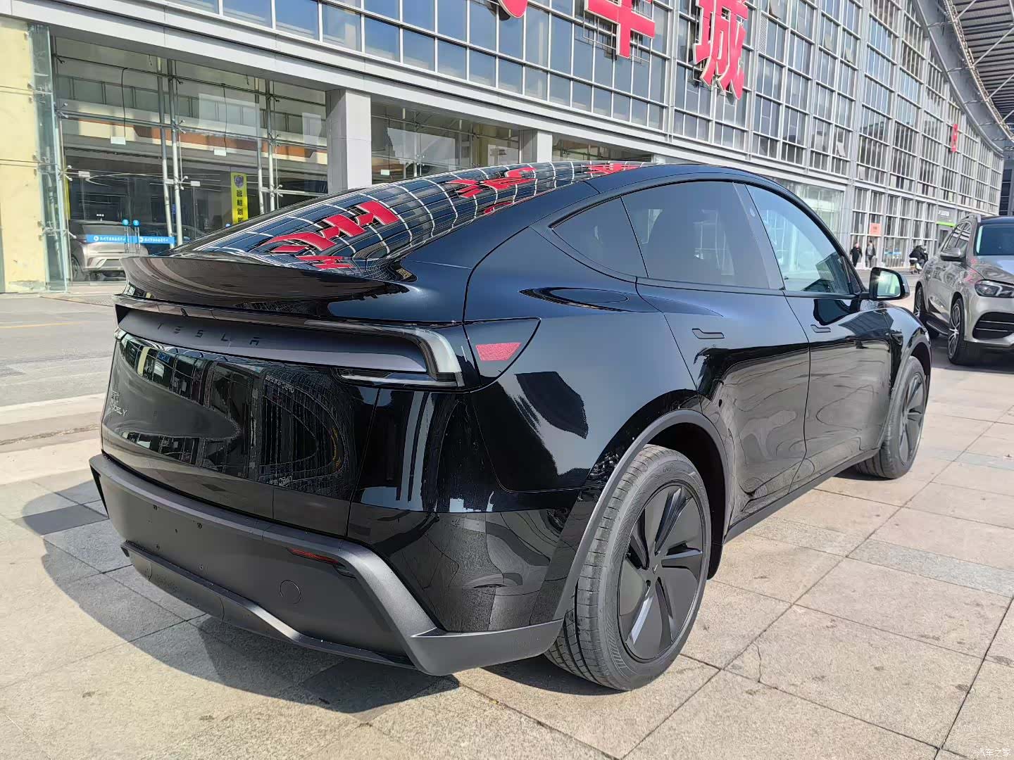 Tesla Model Y, 2026 4