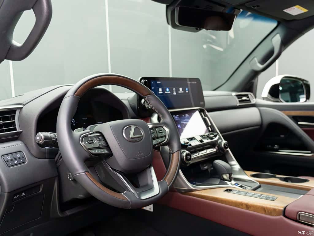 Lexus LX, 2026 11
