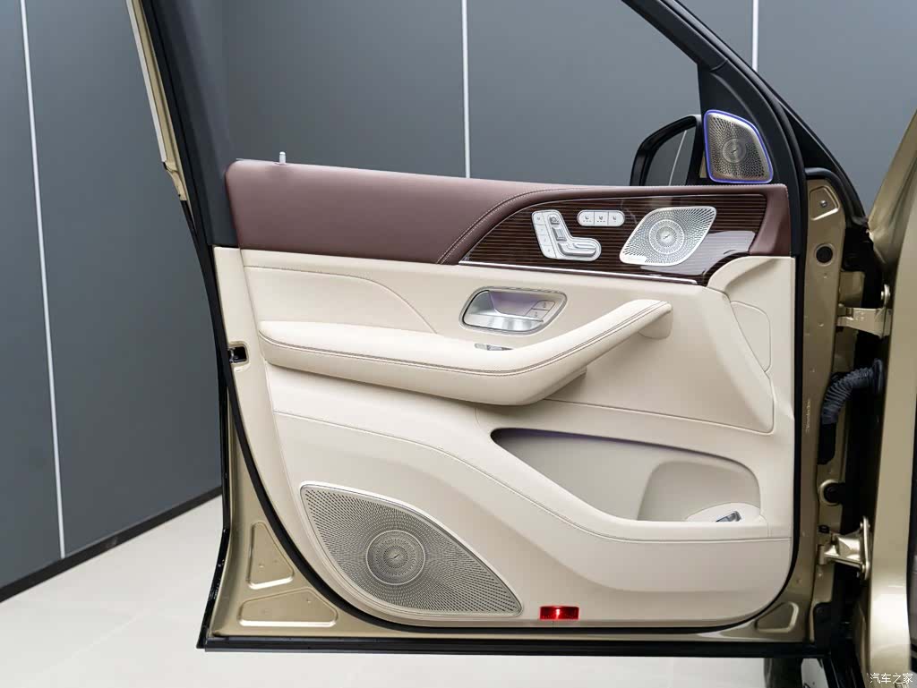 Maybach GLS, 2024 7
