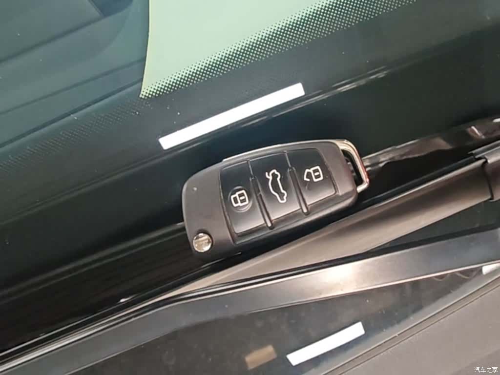 Audi Q2L, 2020 9