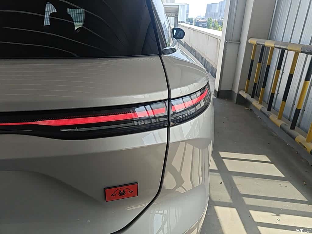 NIO ES8, 2024 8