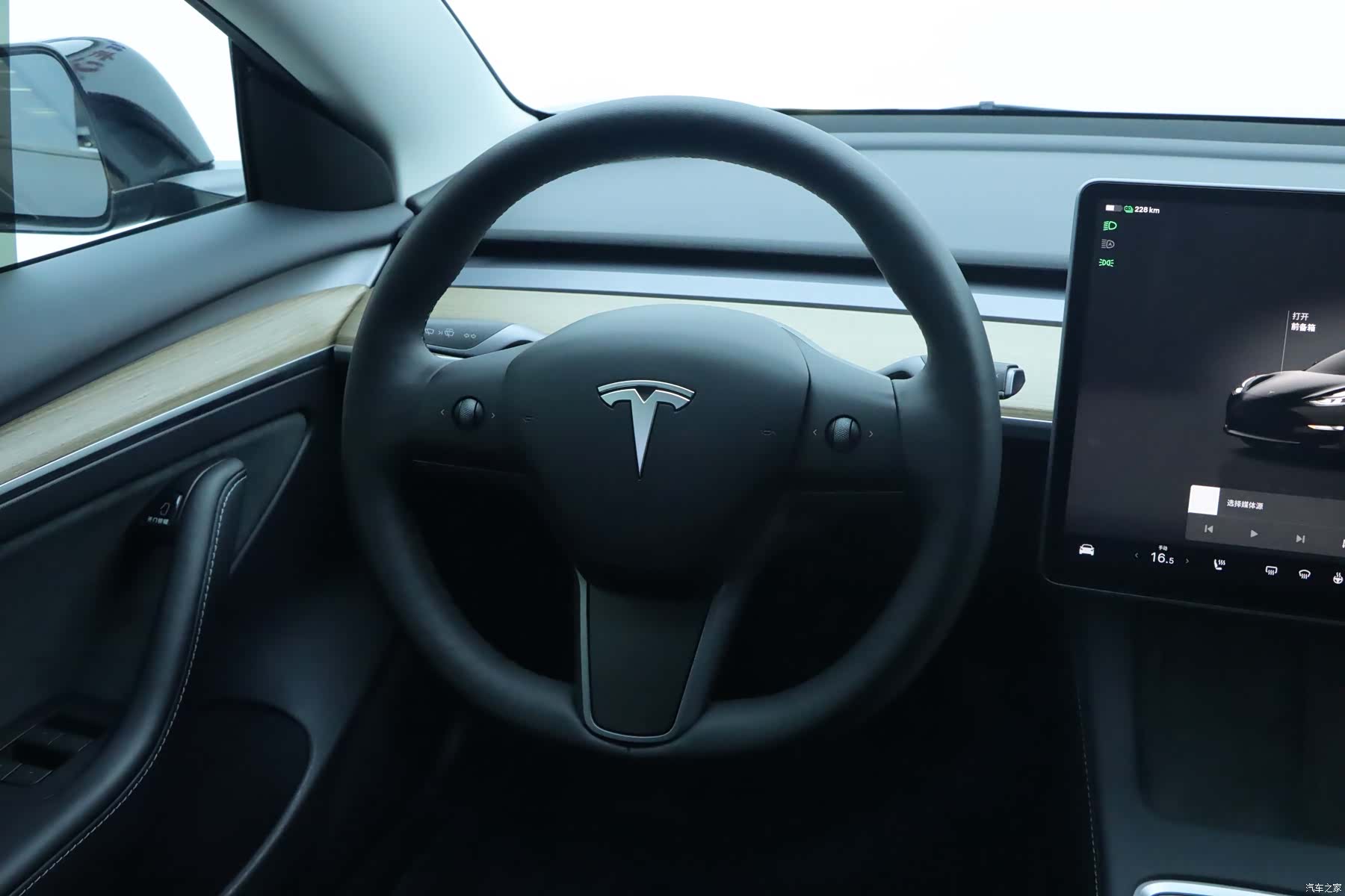 Tesla Model 3, 2023 15