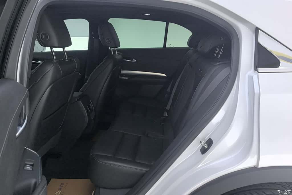 Cadillac XT4, 2021 11