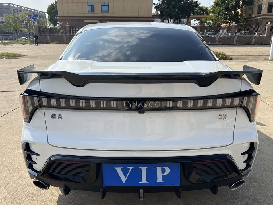 Lynk & Co 03