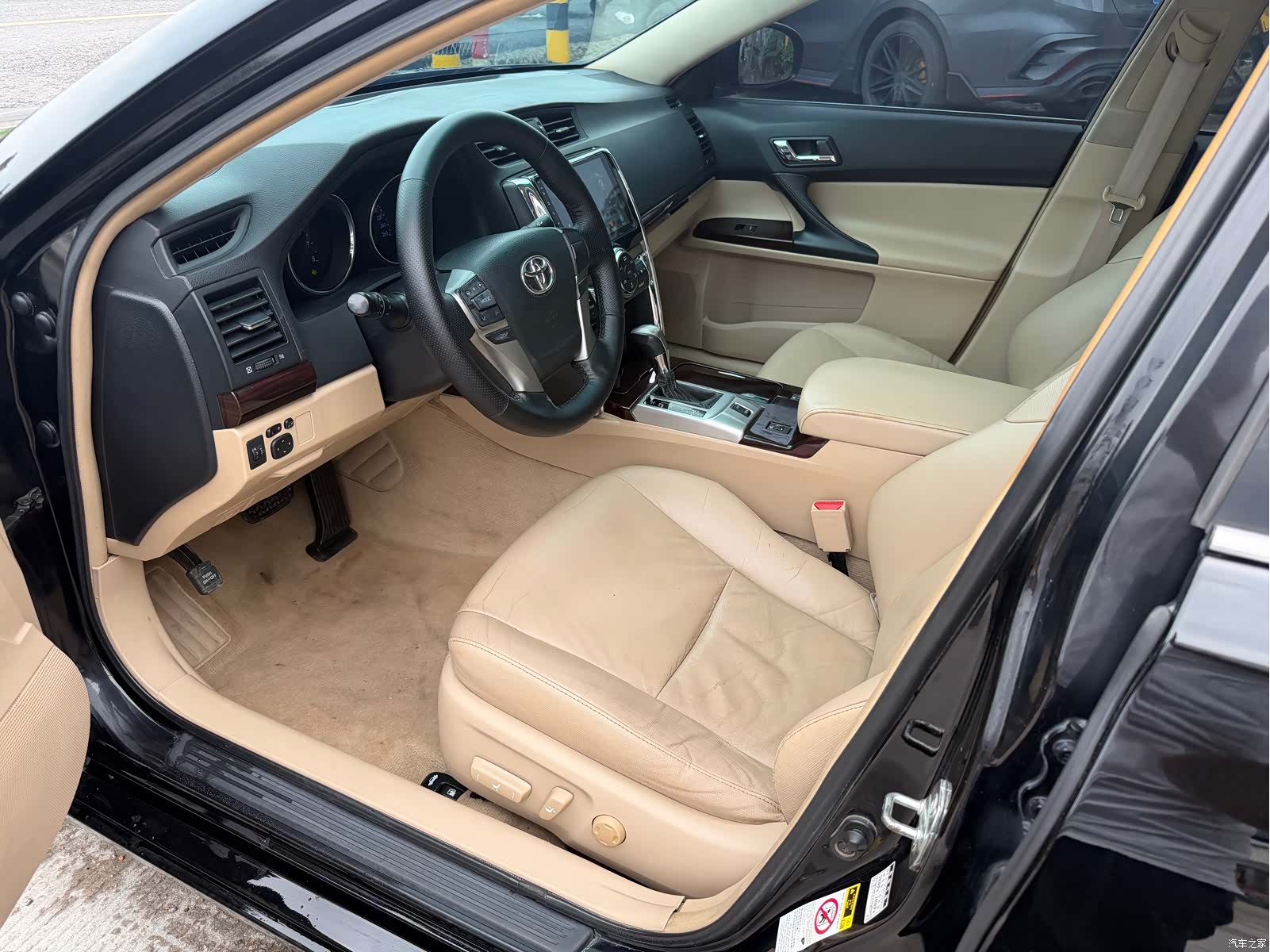 Toyota 2.5V, 2011 6