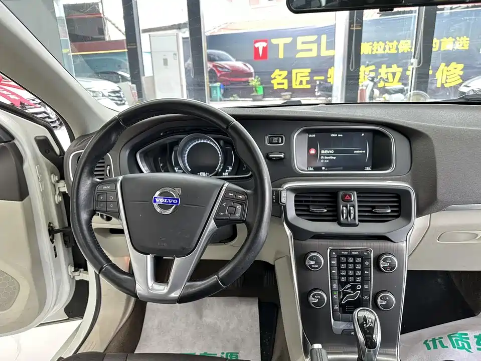 Volvo V40