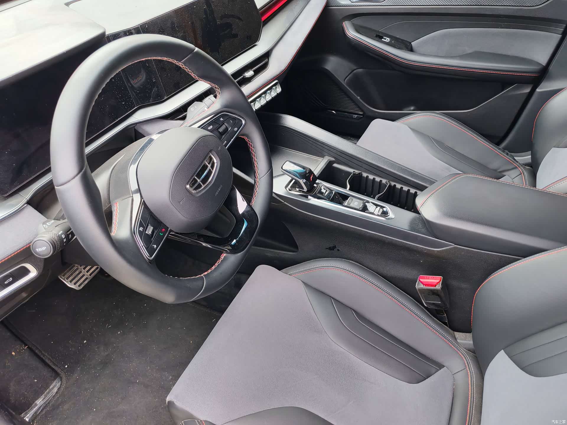 Geely Binray, 2022 4
