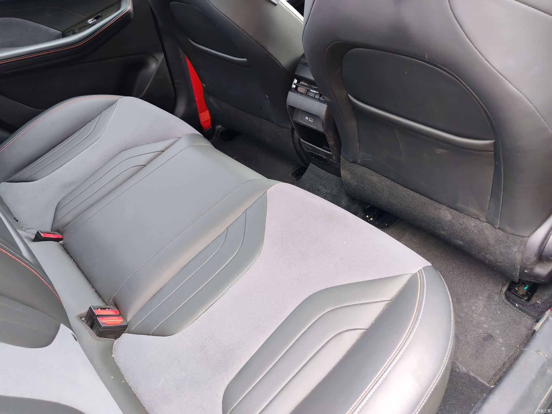 Geely Binray, 2022 12