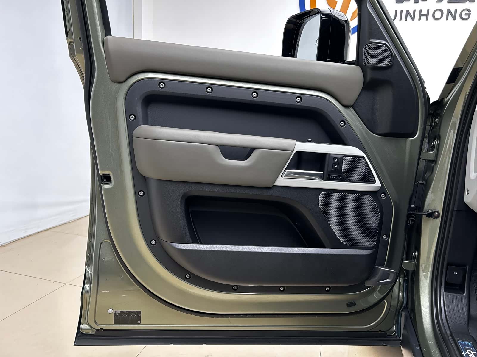 Land Rover Defender, 2022 4