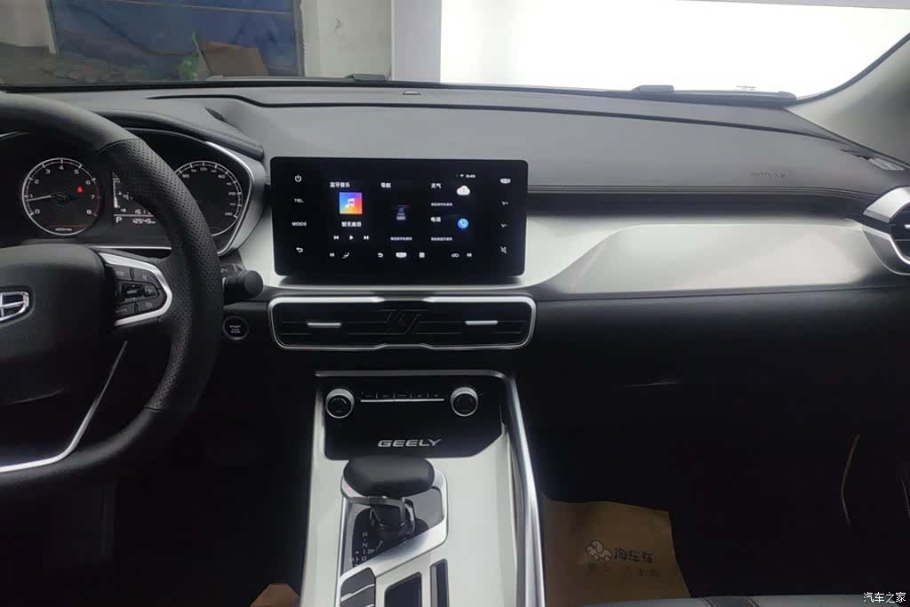 Geely Coolray, 2025 13