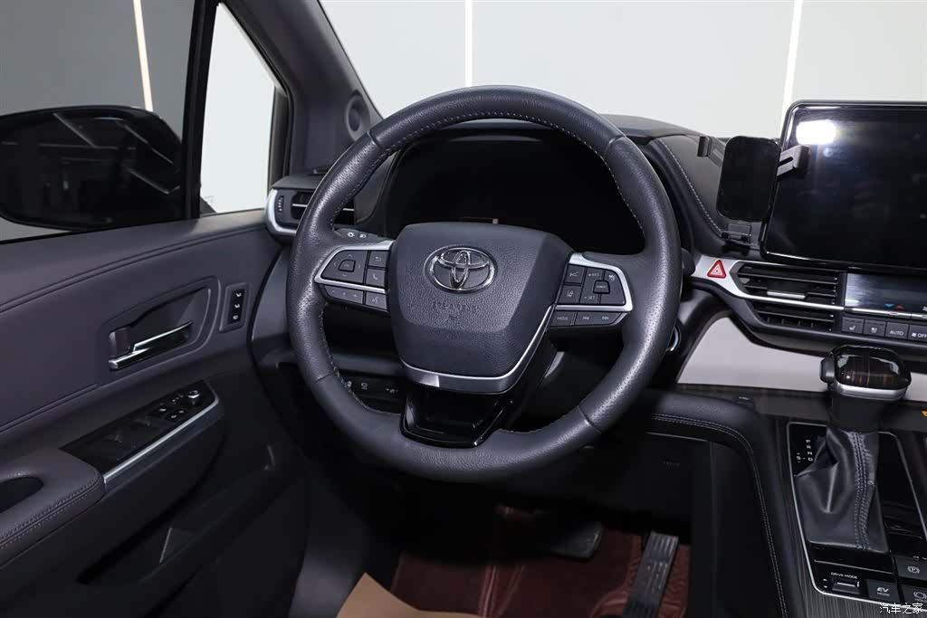 Toyota Granvia, 2024 14