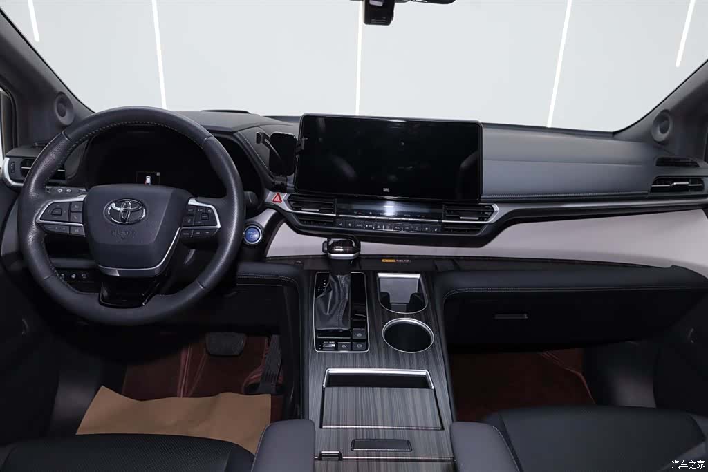 Toyota Granvia, 2024 13