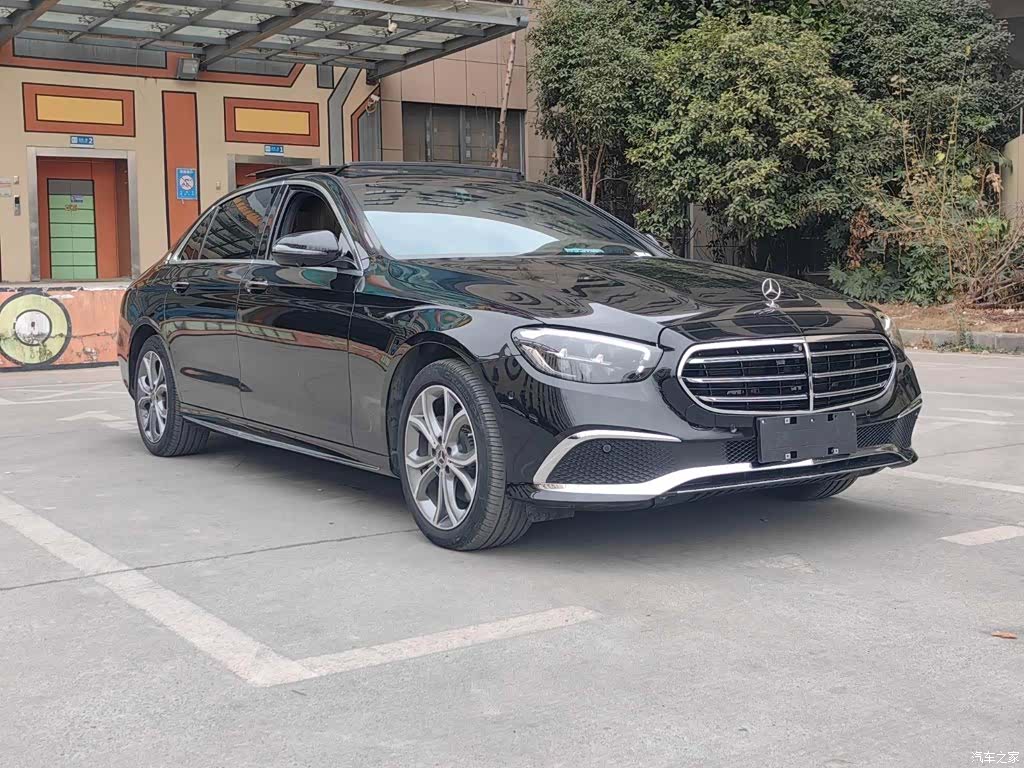 Mercedes-Benz E-Class, 2022 3