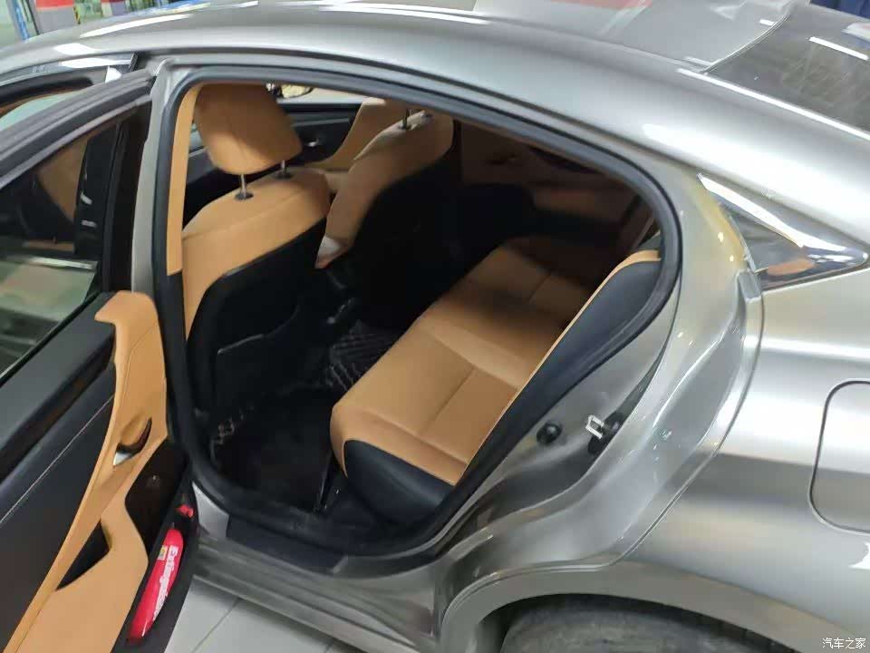 Lexus ES, 2024 4