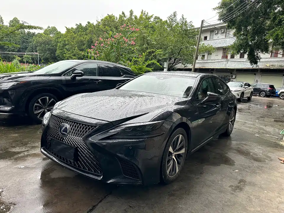Lexus LS
