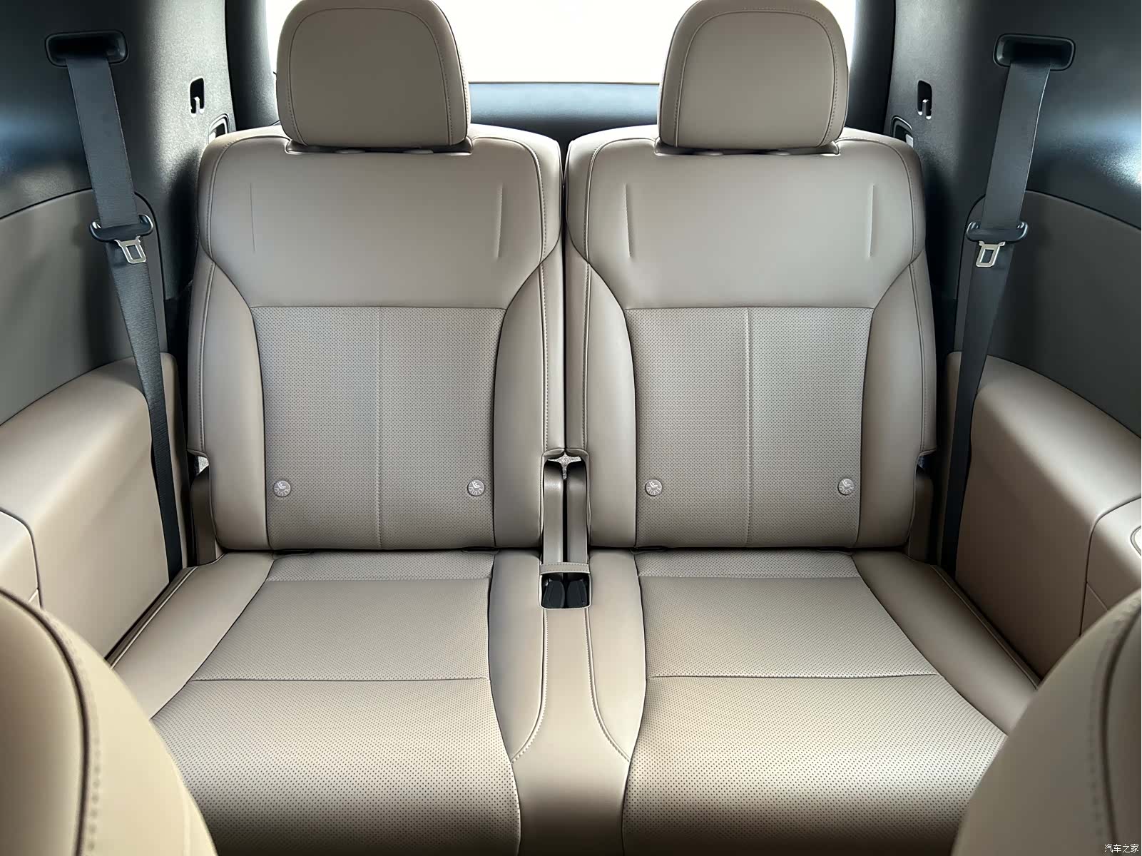 Li Auto i8, 2025 9