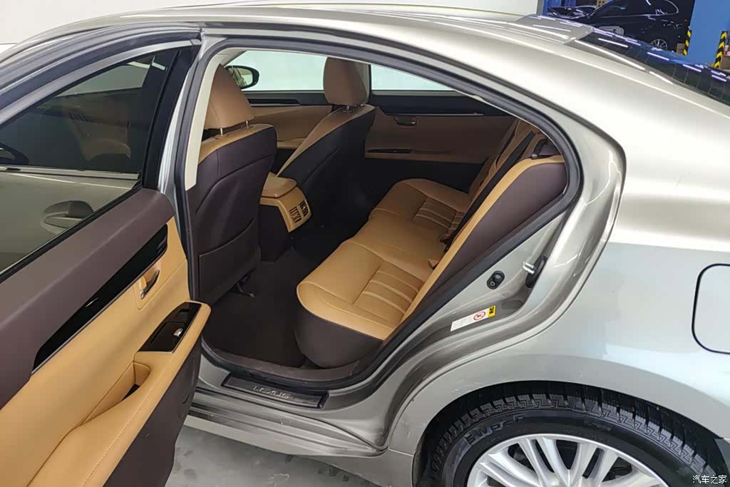 Lexus ES, 2017 11