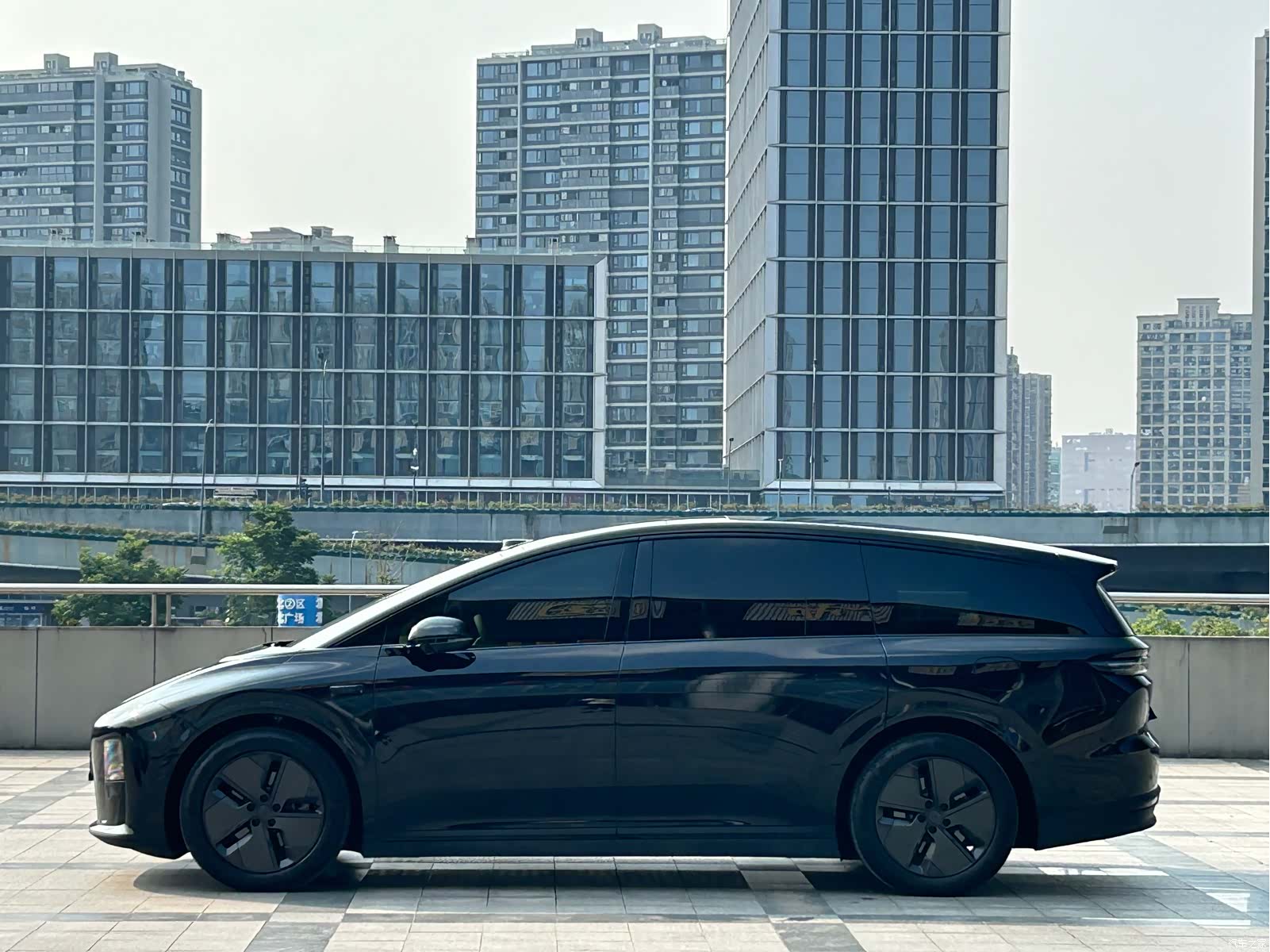 Li Auto i8, 2025 3